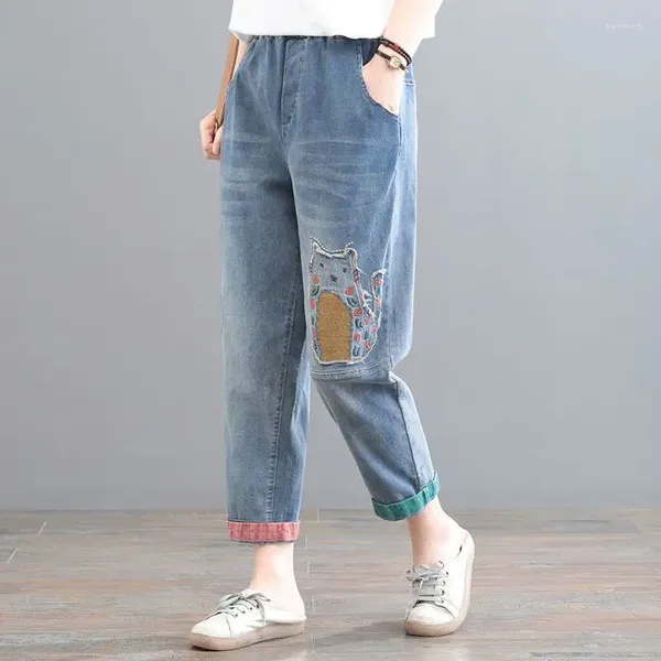Женские брюки 2023, весна и осень, корейское издание, модные большие джинсы с высокой талией, вышитыми мультяшными наклейками, модные джинсы Харлан