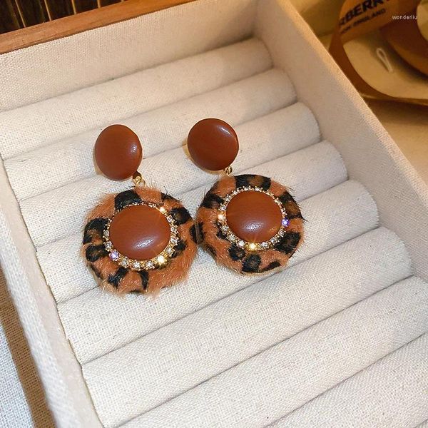 Brincos pendurados coreano inverno marrom pele de leopardo gota redonda para mulheres joias de orelha vintage