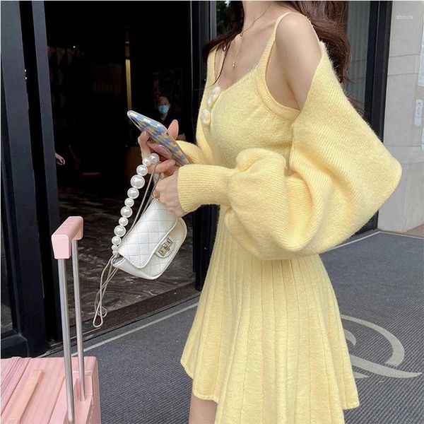 Abiti da lavoro Mini abiti giallo con manica gialla da maglietta da donna a due pezzi Sigtificate invernali per la festa invernale Ladies kawaii set