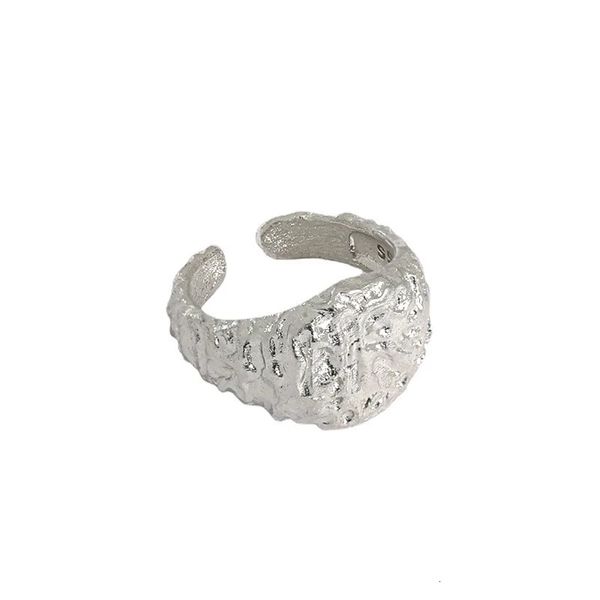 Обручальные кольца INS ниша дизайн геометрическая неровность текстура молотка круглое простое кольцо из стерлингового серебра S925 открытое кольцо женское 231218
