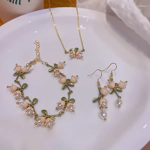 Collane con ciondolo Ciondoli con fiori di perle rosa Collane per le donne Set di tre pezzi Accessori per collo stile bohémien dolce Regalo di nozze di moda