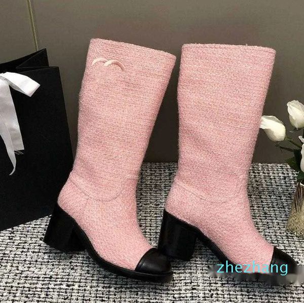 Scarpone da neve da donna all'aperto classico tessuto trapuntato nero rosa con jeans con polvere