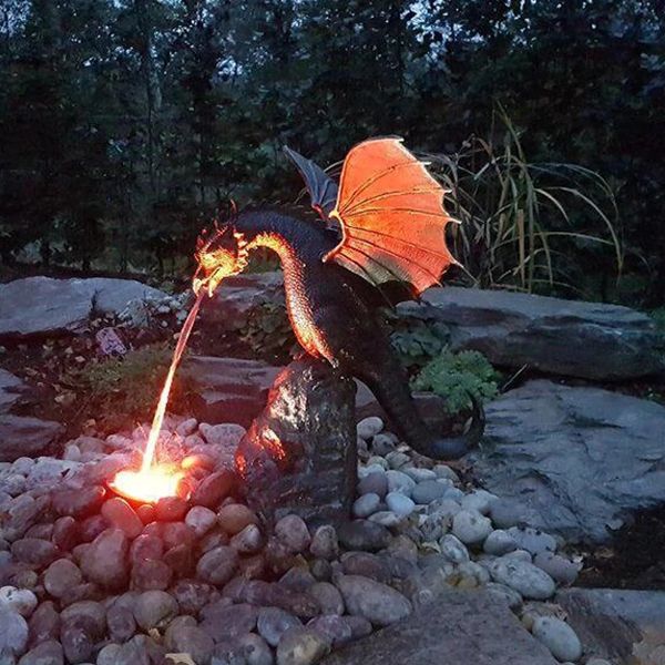 Dekorative Objekte Figuren Präzisionsguss Feuerspeiende Drachenskulptur Wasserlandschaft Harzbrunnen Hausgartendekoration 231216