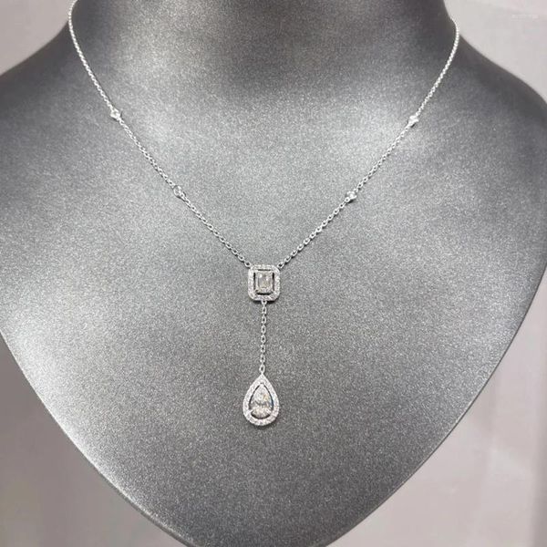 Pendenti La collana in argento sterling 925 presenta nappe con gocce d'acqua di zucchero, roccia di zirconi. Sono disposto a essere un Dio in questo