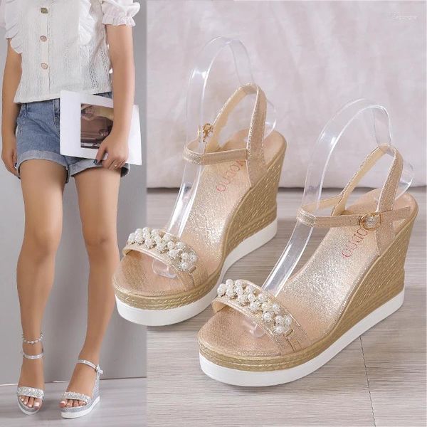 Sandálias Brilhantes Cunha de Ouro Mulheres Verão Ankle Strap Grosso Sola Roman Open Toe Anti-Slip Gladiador Sapatos Elegantes Saltos Altos