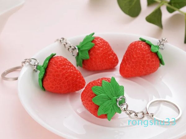 Kleiner Erdbeer-Schlüsselanhänger, süßer Schlüsselanhänger für Frauen, Schmuck, Geschenk für Mädchen, Geschenk für Kinder/Freunde