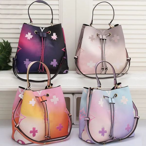 HH Luxusdesigner Speedy Umhängetaschen Tasche auf dem Weg Gradient Rainbow Render Render Crossbody Einkaufstasche Geldbörsen Blumen Blumen Brieftasche Frauen Handtaschen M59859