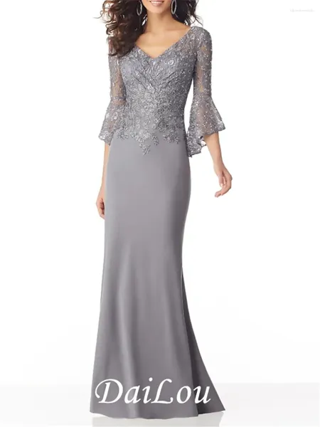 Abiti da festa Sirena / Tromba Abito da sera formale sexy per invitati al matrimonio con scollo a V e mezza manica, strascico a spazzola, in chiffon con applicazioni di paillettes