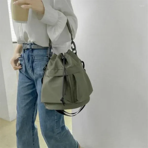 Sacos de noite Moda Mulheres Bolsas À Prova D 'Água Nylon Ombro Grande Capacidade Crossbody para Portátil Drawstring Bucket Bag Sac