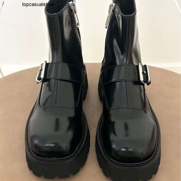 Margiela Nova mm6 outono e inverno sola grossa Mary Jane botas curtas femininas de cabeça redonda de couro de salto médio rosto brilhante tubo curto botas martin de cabeça grande