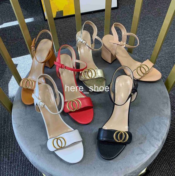 Couro de salto médio senhoras sandálias chinelos designer moda apartamentos tornozelo fivela sola de borracha mules verão praia sexy sapatos de casamento 34-40