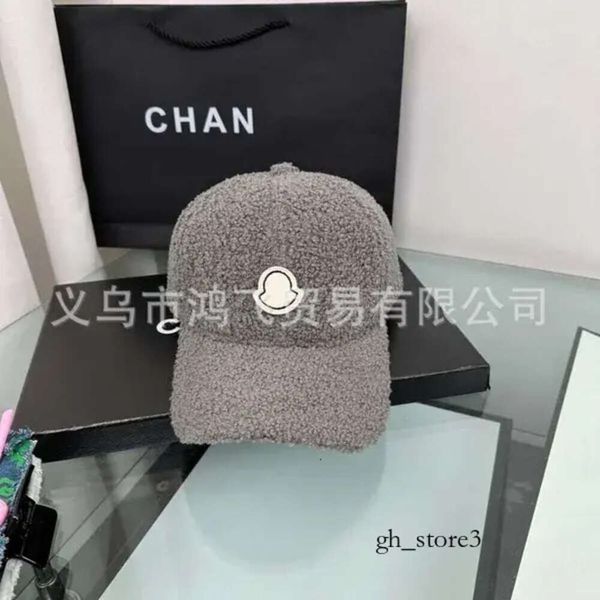 Monclear Cap Designer Monc Cap New Mengjia Lamb Hair Hardtop Duck Tongue Monclair Jacket Hat Showcases Small Face no outono e inverno 887