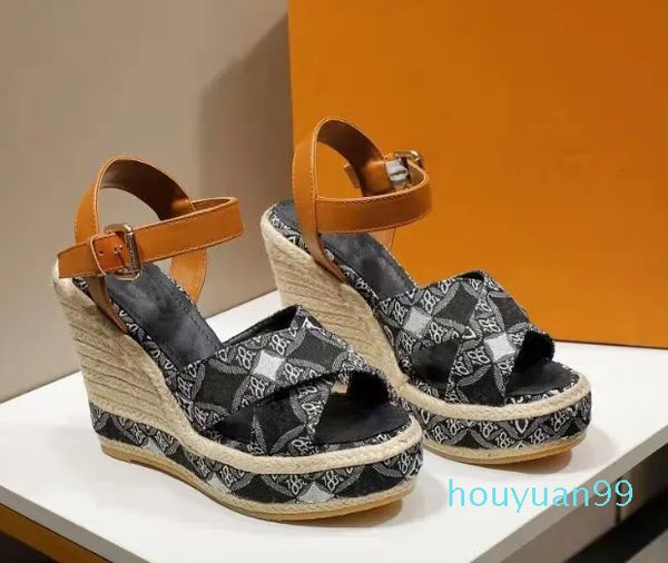 Kadınlar Sınır Kama Sandalet Akademisi Düz 4cm Flatform Siyah Beyaz Kahverengi Yolcu Sanayi Sahil Hattı Peep Açık Ayakkabılar Boyut