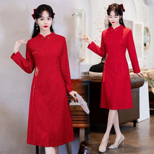 Abiti casual 2024 Anno cinese Stile cinese modificato Cheongsam Abito da toast Retro Colletto alla coreana Ricamo in pizzo Rosso Sposa da sposa