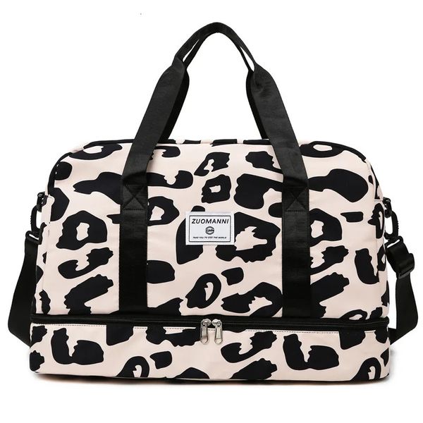 Duffel Bags Roupas de grande capacidade Holiday Weekend Bolsa Sac Yoga Gym Bag for Women Design Brand Bag Bag Bag Nylon Airport Duffel Bag 231218