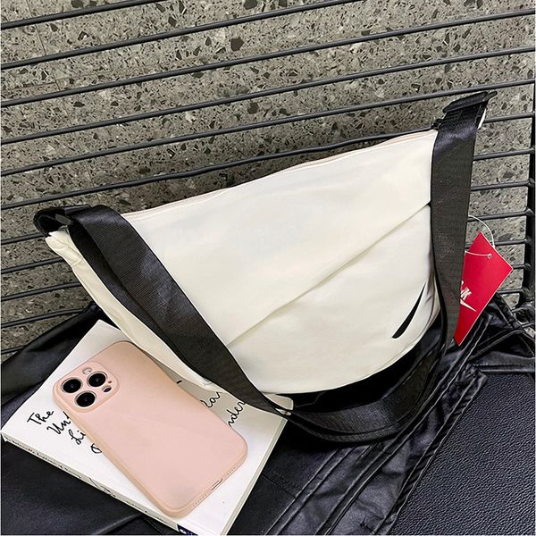 Crossbody Bag Taşınabilir Küçük Çanta Lüks Tasarımcılar Çantalar Klasik Naylon Tarz Bumbag Çanta Ayna Kalite Tasarımcı Çanta Paketi Çanta Göğüs Çanta Şık Çanta A001