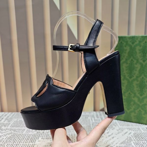 2024 Neueste Model Sommer Mode Sandalen weibliche Designerin einfache wasserdichte Plattform High Heels Sexy Leder Office Retro Dicke Heels Frauen Schuhe