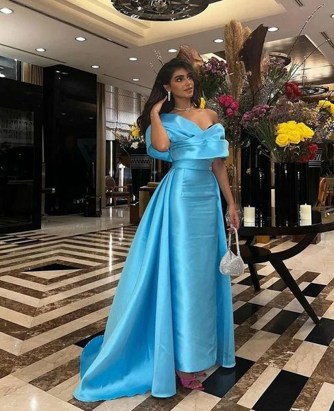 Elegante abito da sera tubino blu 2024 con spalle scoperte pieghe abiti da ballo in raso abiti da festa convenzionali arabo Dubai Robe De Soiree Abiti da gala