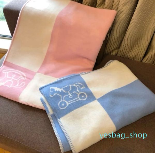 Tessili per la casa Coperta Designer Coperte in lana di cavallo Baby Pink Blue Pattern Trapunta decorativa per divano con lettere per maglieria per bambini