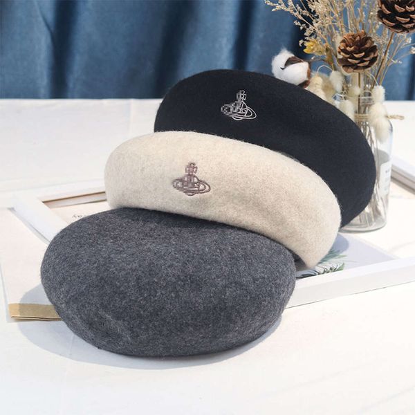 Designer Viviene Westwoods Cap Viviennewestwood Japanische Kaiserinwitwe Großer Hut Klassische Saturn-Stickerei Einfarbig Vielseitig Warme Baskenmütze aus reiner Wolle Damen