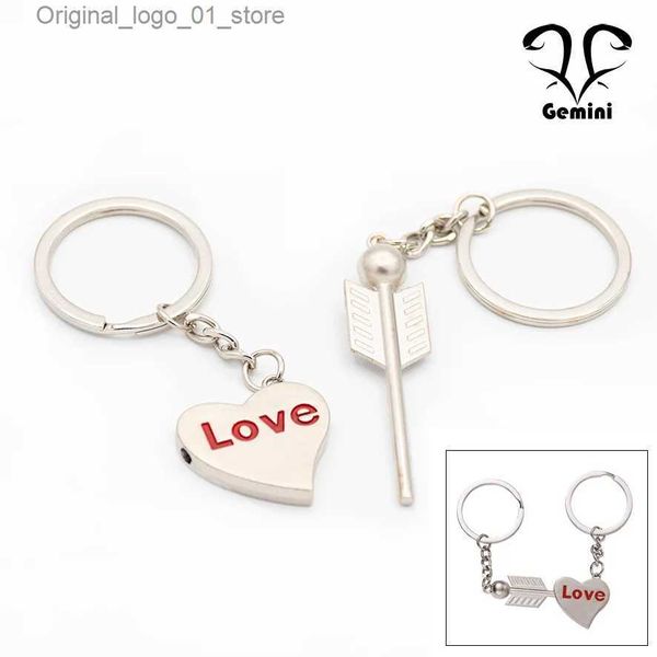 Chaços de chaveiros novos na cadeia principal dos amantes Love Arrow Couples Keychains para homens Mulheres amantes Bag Pingente de bugiganga anéis de chaves Acessórios Presentes Q231219