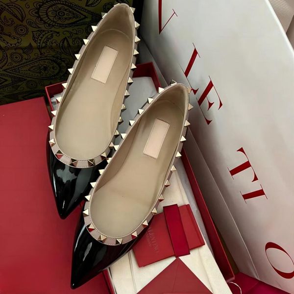 Designer-Schuhe 2024 Damen-Sandalen mit Nieten, Lackleder, sexy, spitze Zehe, Slip-Ons, Party-Nieten, Nieten-Flats für Damen