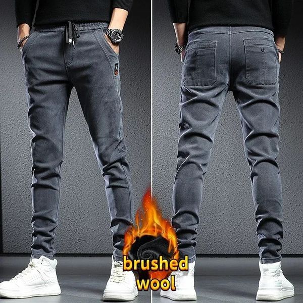 Jeans masculinos outono inverno baggy homem escovado engrossar lã de pelúcia cowboy preto coreano designer roupas cargas cordão magro 231218