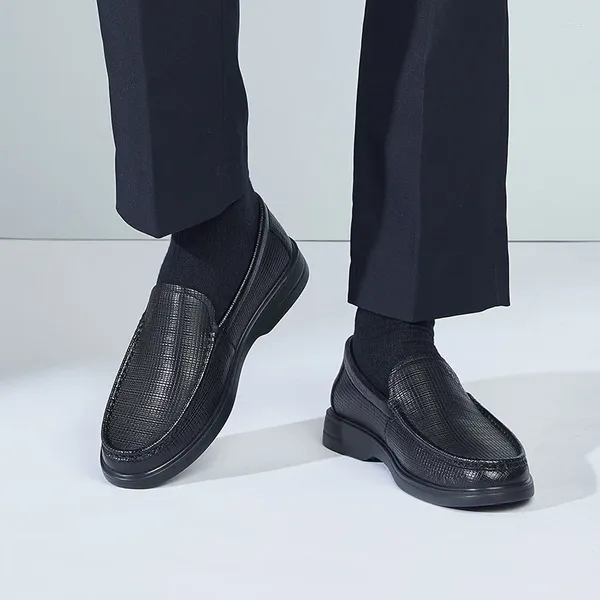 Scarpe eleganti Kangnai Slip-On da uomo Mocassini con punta tonda in pelle di pecora Scarpe con plateau nere Comode scarpe da lavoro casual da uomo