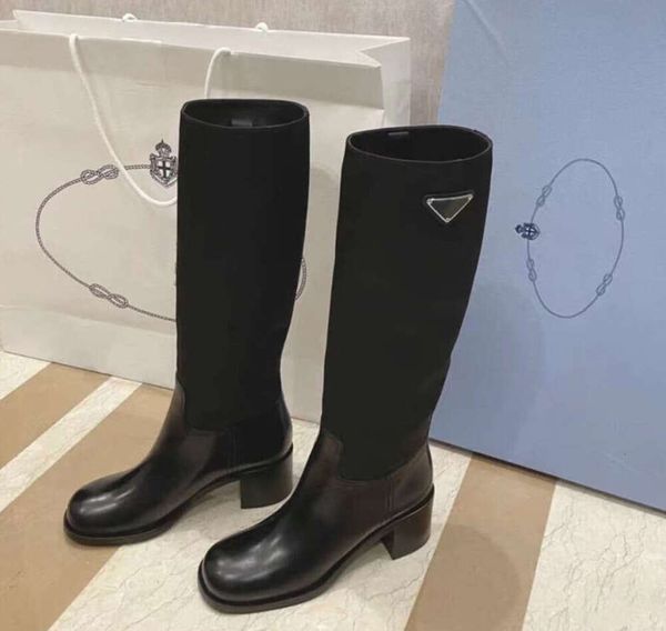 Stivali Nuovo Triangolo con pannelli Al ginocchio tacco grosso suola in pelle stivale da equitazione alto Designer di lusso da donna di alta qualità Calzature di fabbrica di scarpe di moda 004