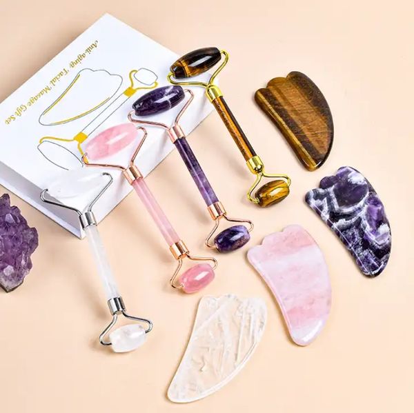 Großhandel Rosenquarz Jade Roller und Gua Sha Gesichtsschönheitsmassagegerät Natürlicher Amethyst Tigerauge Gesichtsroller Guasha Set Heilkristall Edelstein Gesundheitspflege