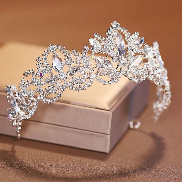 Catene Itacazzo Copricapo da sposa pieno di atmosfera Lussuoso Squisito colore argento Tiara da sposa da donna 231219