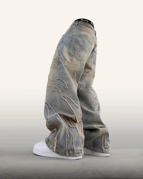 Jeans da uomo 2023 americano trendy patchwork gotico bordo grezzo ricamato vita alta retrò pantaloni larghi con bottoni larghi 231218