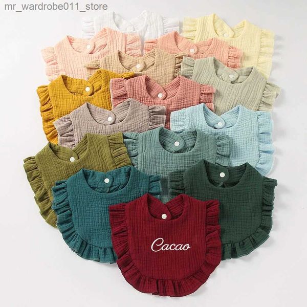 Babadores Burp Panos Nome Personalizado Estilo Coreano Bebê Alimentação Drool Bib Ruffle Sólido Renda Saliva Toalha Macio Algodão Burp Pano Para Babadores Recém-nascidos Q231219