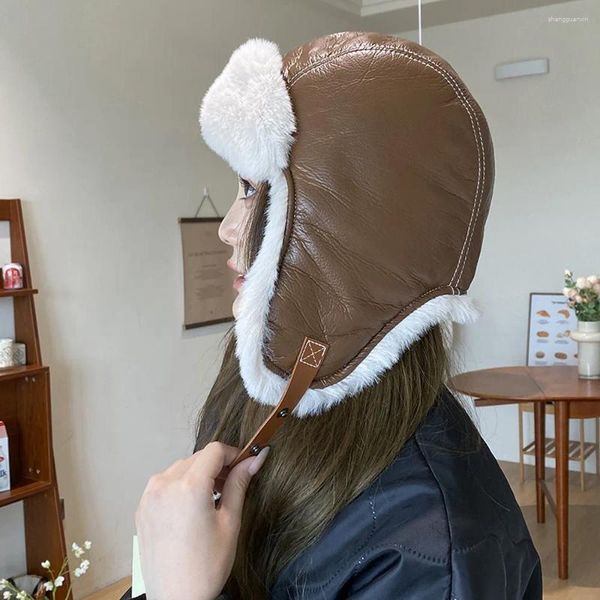 Berets Winter Frauen Bomber Hüte Earflap Caps Für Weibliche Baumwolle Polyester 56-58 cm Kunstleder Oberfläche Plüsch Innen warme Outdoor