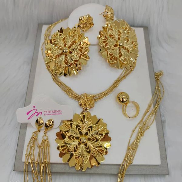 Conjuntos de jóias de casamento banhado a ouro flor mulheres casamentos colar e brincos pulseira anel nupcial conjunto para dubai africano presentes de festa 231219