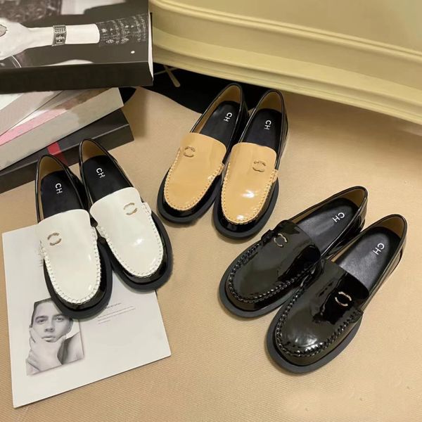 Loafer-Schuhe 2023 Frühjahr neue Designer-Metallperlenschnalle dicke Sohlen alle passenden Einzelschuhe Kleidschuhe kleine Lederschuhe Damenkanal