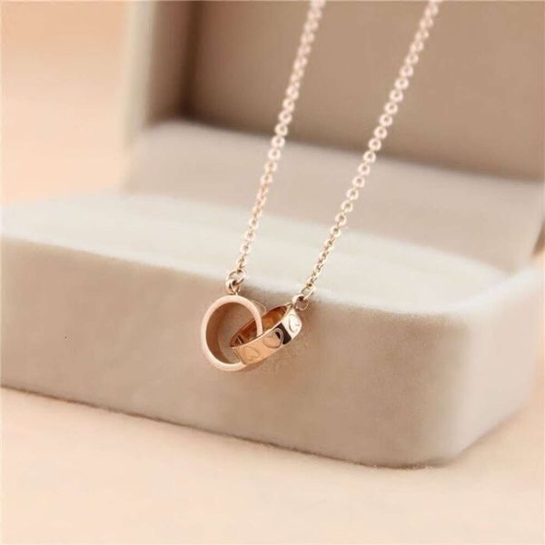 LuxuryDesigner Jewellery Collana Love con doppio anello con clavicola Versione coreana di semplici gioielli in acciaio al titanio con collana in oro rosa, regalo di San Valentino