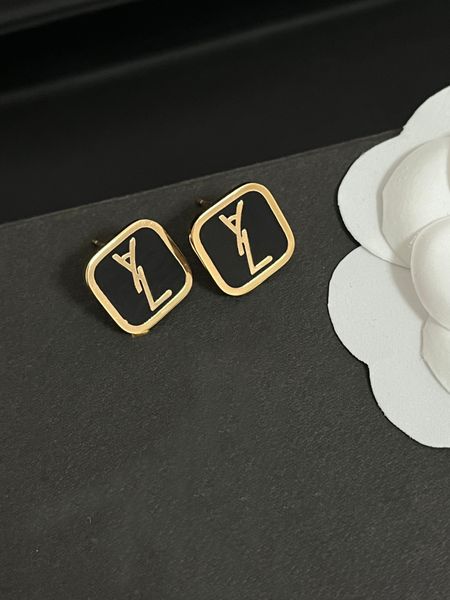 Designer Logo Regali Orecchini Matrimonio Compleanno Orecchini a bottone di lusso Classico regalo d'amore Gioielli Orecchini con lettera placcati oro 18 carati J12075