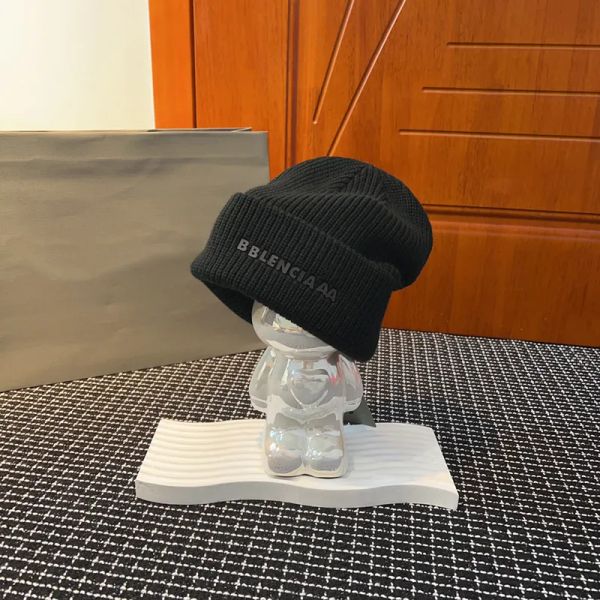 Lüks Tasarımcılar Örme Hat Beanie Bonnet Mektubu Sıcak Erkekler ve Kadınlar Yumuşak ve Konforlu Trendi Gelişmiş Sense Yüksek Son Atmosfer Yüz Cap G2312209PE-3