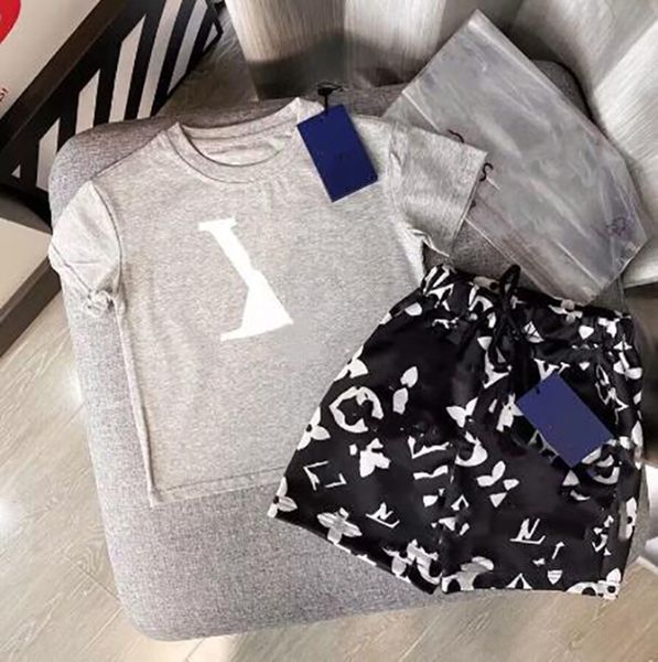 2024 il più nuovo designer set di abbigliamento estivo t-shirt per ragazzi cartone animato stampa animale designer abbigliamento per bambini ragazza sport due pezzi girocollo pantaloni a manica corta 2-14 anni