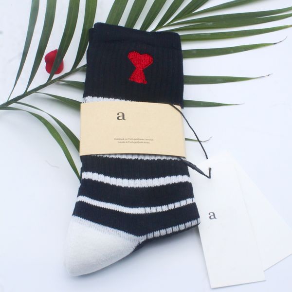 Designer Herren Damen Mode Stickerei Muster Streifen Einfarbig Schwarz Weiß Grau Hochwertige Baumwolle Sport Casual Frühling Herbst Socken Amiliness