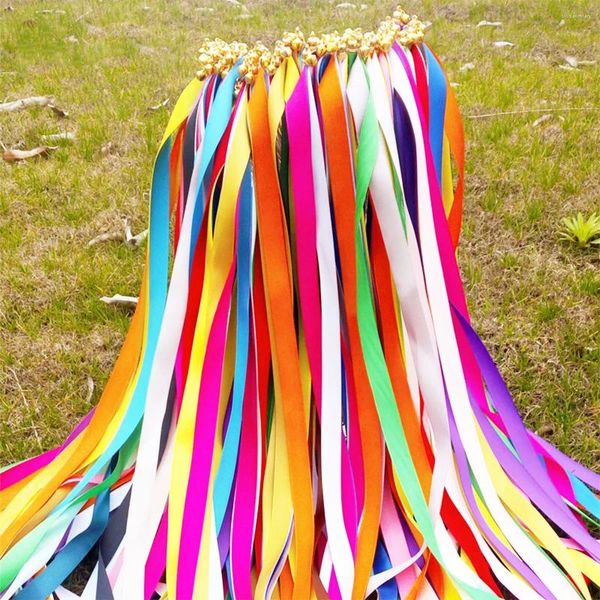 Decoração de festa 100pcs varinhas de fita de seda com sinos coloridos streamers vara desejo favores de casamento de fada