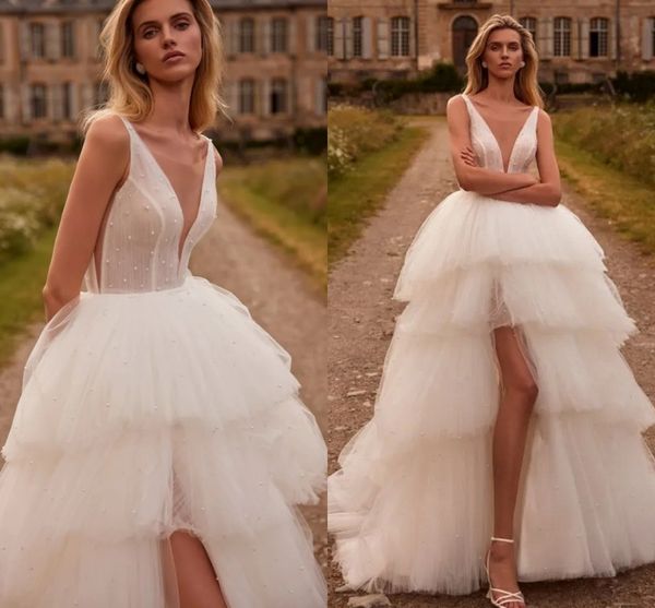 Elegantes High-Low-Hochzeitskleid für Frauen 2024 mit V-Ausschnitt, ärmellos, Perlen, abgestufter Tüll, Brautparty-Kleider, neue Designer-Vestido de Novia, maßgeschneidert