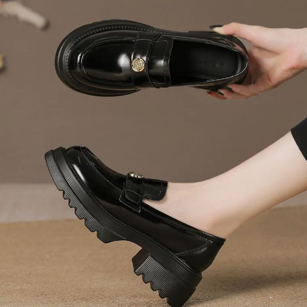 Sapatos de vestido Mocassins femininos estilo britânico plataforma de salto médio preto redondo dedo do pé único deslizamento em sapatos de couro mulheres escola casual apartamentos 231219