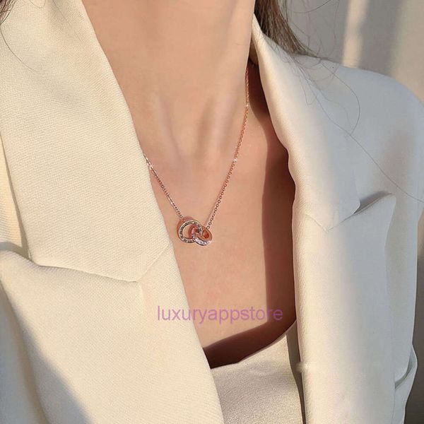 Colar de designer de luxo moda titânio aço feminino malha incolor colar vermelho colar 2024 nova tendência único colar de algarismos romanos