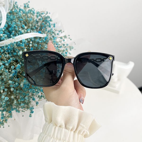 entworfen Jugend Neue Sonnenbrille Frauen Senior Sinn Instagram Netzwerk rot polarisierende Sonnenschutz Sonnenbrille großer Rahmen rundes Gesicht schlankmachend Mädchen Frau Foto