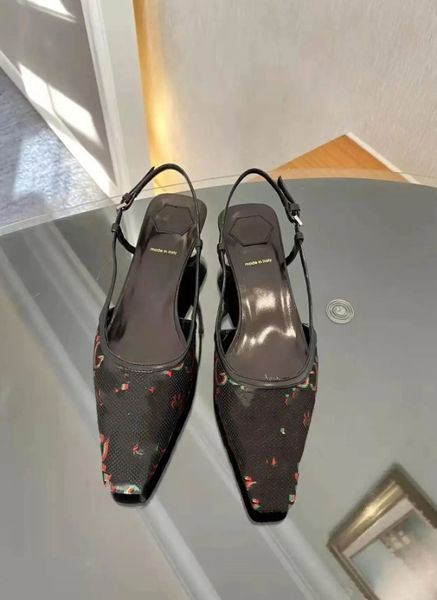 Sandali slingback classici da donna per ragazze con pompa Le scarpe slingback Aria sono presentate in rete nera con cristalli scintillanti