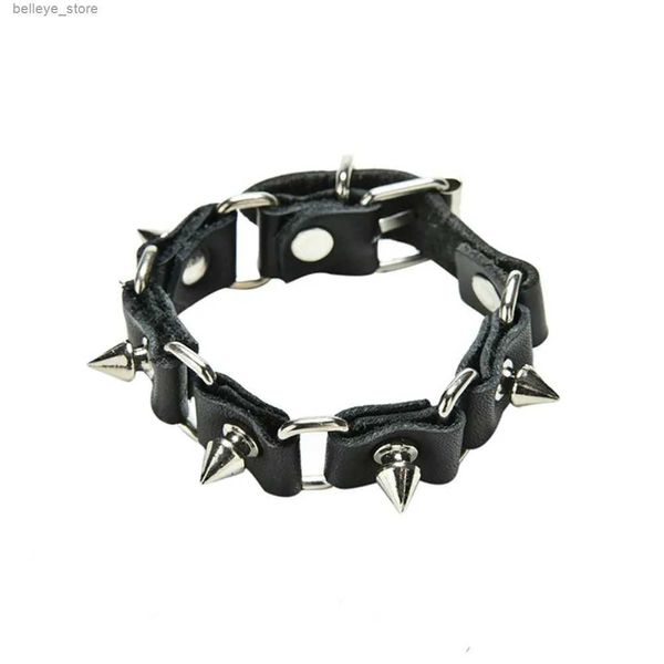 Charme Armbänder 1 stück Cool Wolf Zahn Armreif Manschette Armband Mode Gothic Metall Kegel Stud Spikes Niet Leder Armband Männer punk StyleL23121