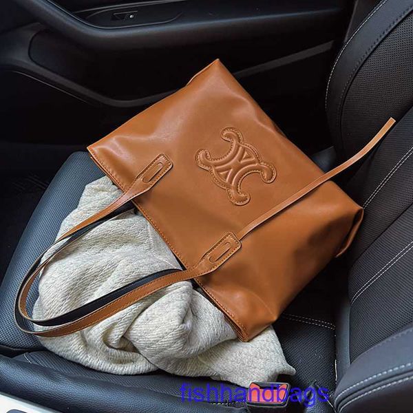 Borse tote di design di lusso Negozio online di Celins 2023 Nuova borsa autunnale Borsa da donna per studenti universitari di grande capacità in aula Shopping Tote a spalla con logo reale NOE0