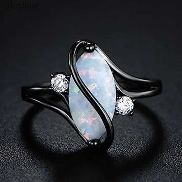 Solitaire Ring Huitan einzigartige schwarze Ringe mit oval simuliertem Opal Stone Persönlichkeit Frauen Accessoires Daily Wear Party Y2K Girls Trendy JewelrryL231220